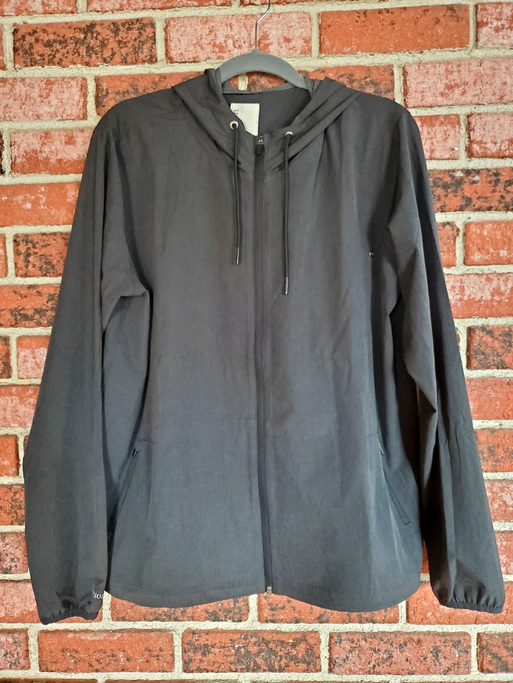 Vuori Women's Outdoor Trainer Shell Dark Grey Full-Zip Hooded Jacket